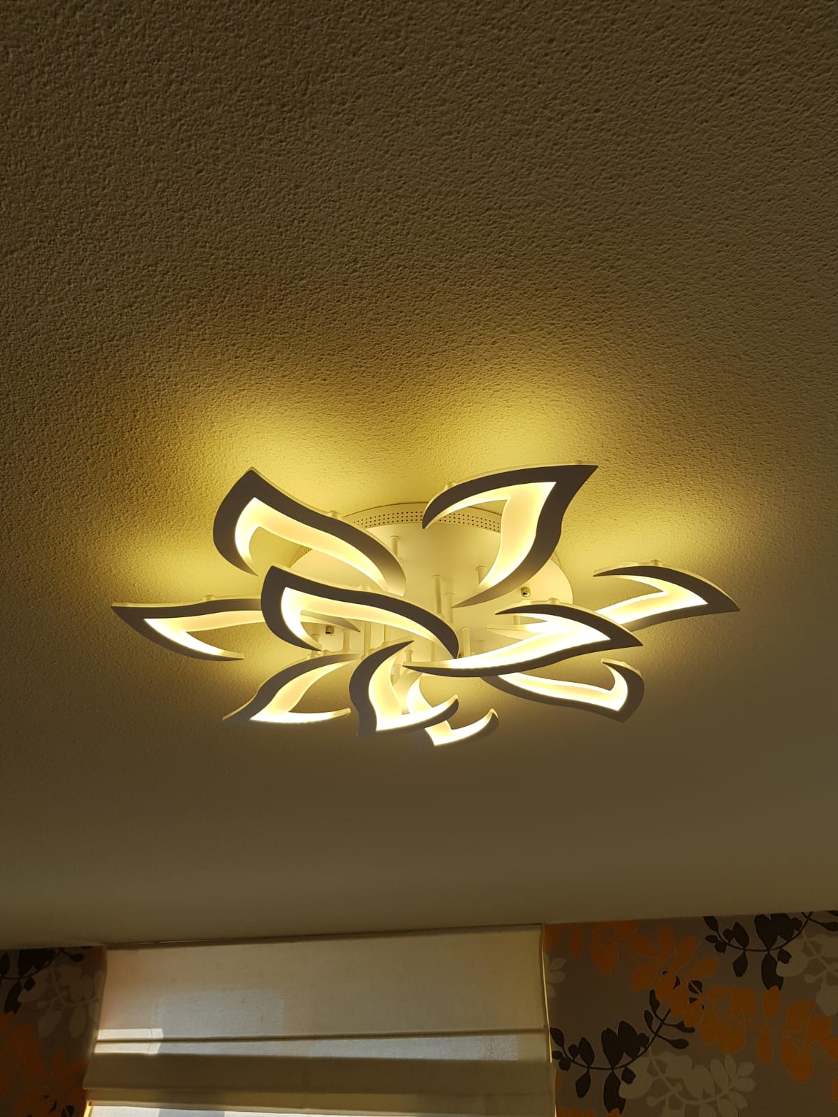 LuxiLamps - 10 Star Ceiling Lamp - White - With Remote Control - Dimmable - Living Room Lamp - Modern Lamp - Ceiling Lamp