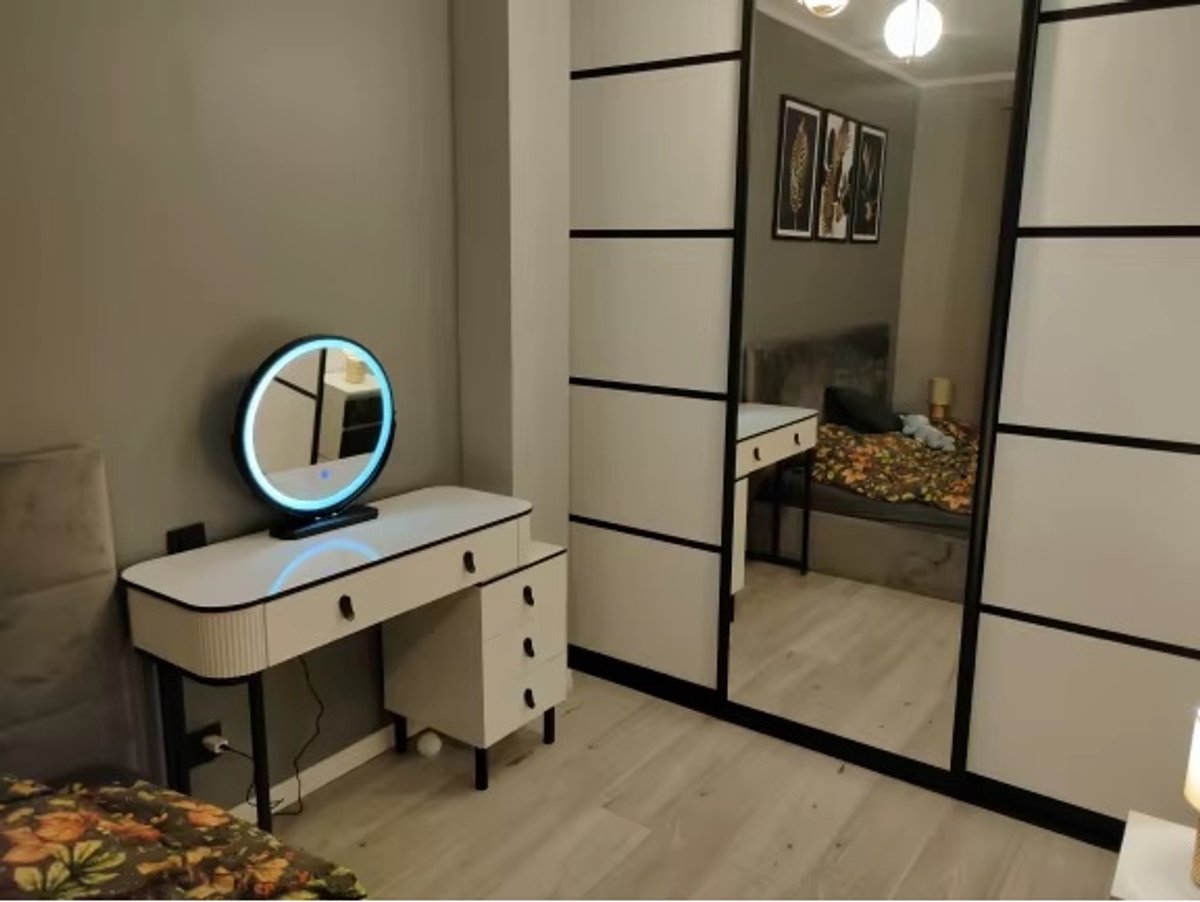 Kaptafel Met LED Spiegel - 5 Laden - USB - Touch Screen - Instelbare LED Verlichting - Make-up Tafel - Mobiele Spiegelijdelheid - Modern Design