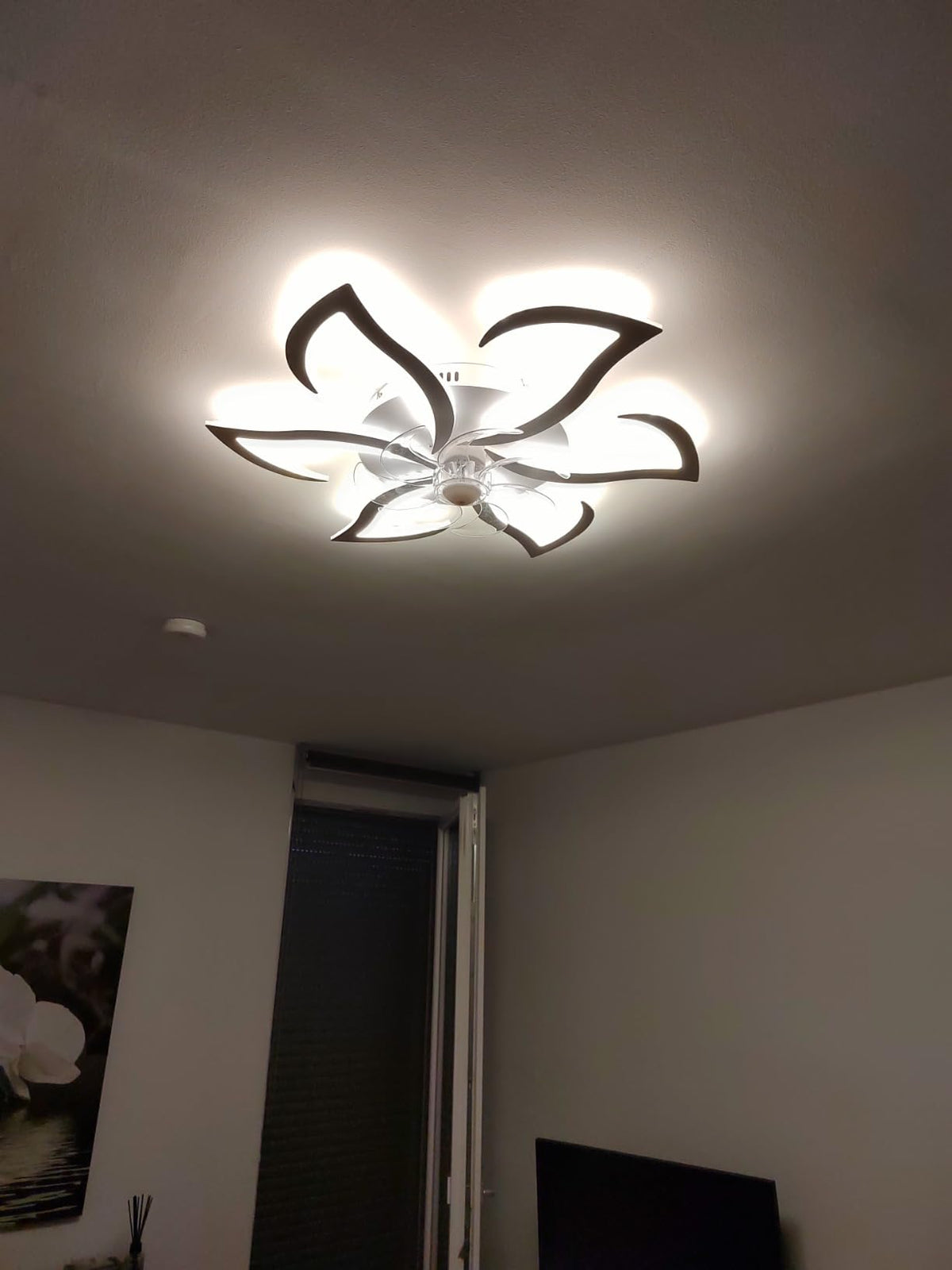 Moderne Ventilator Lamp - 6 Lotuslichtarmen - Plafondventilator Met Dimbare LED-Verlichting - Wit - 6 Snelheden - Afstandsbediening En App - Geheugenfunctie - Zomer-/Winterfunctie - Voor Keuken