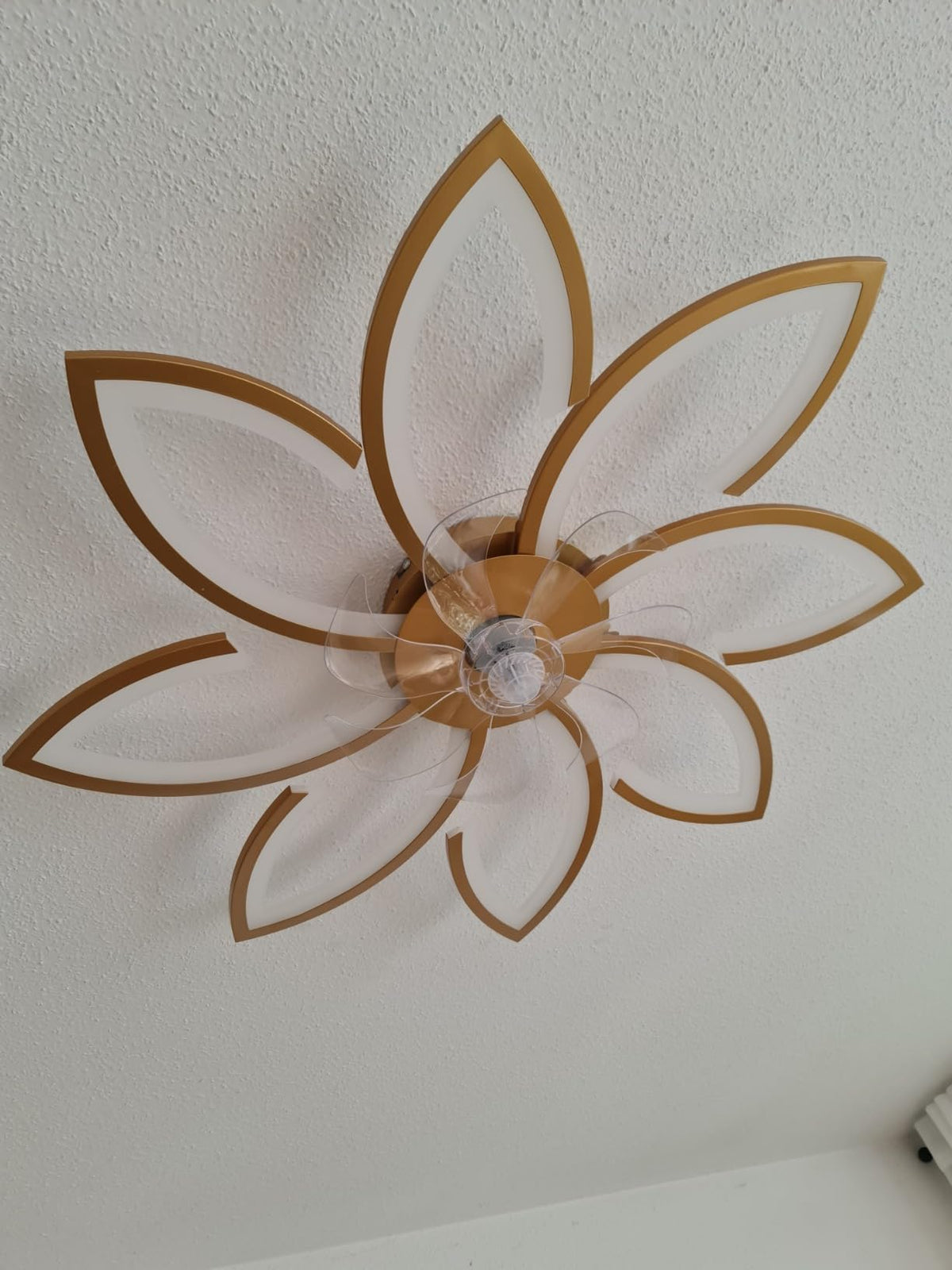 LuxiLamps - 8-Star Ceiling Fan Light - Gold - With Remote Control - Smart Lamp - App Dimmable - 6-Speed Fan - Living Room Light - Modern Lamp - Ceiling Light