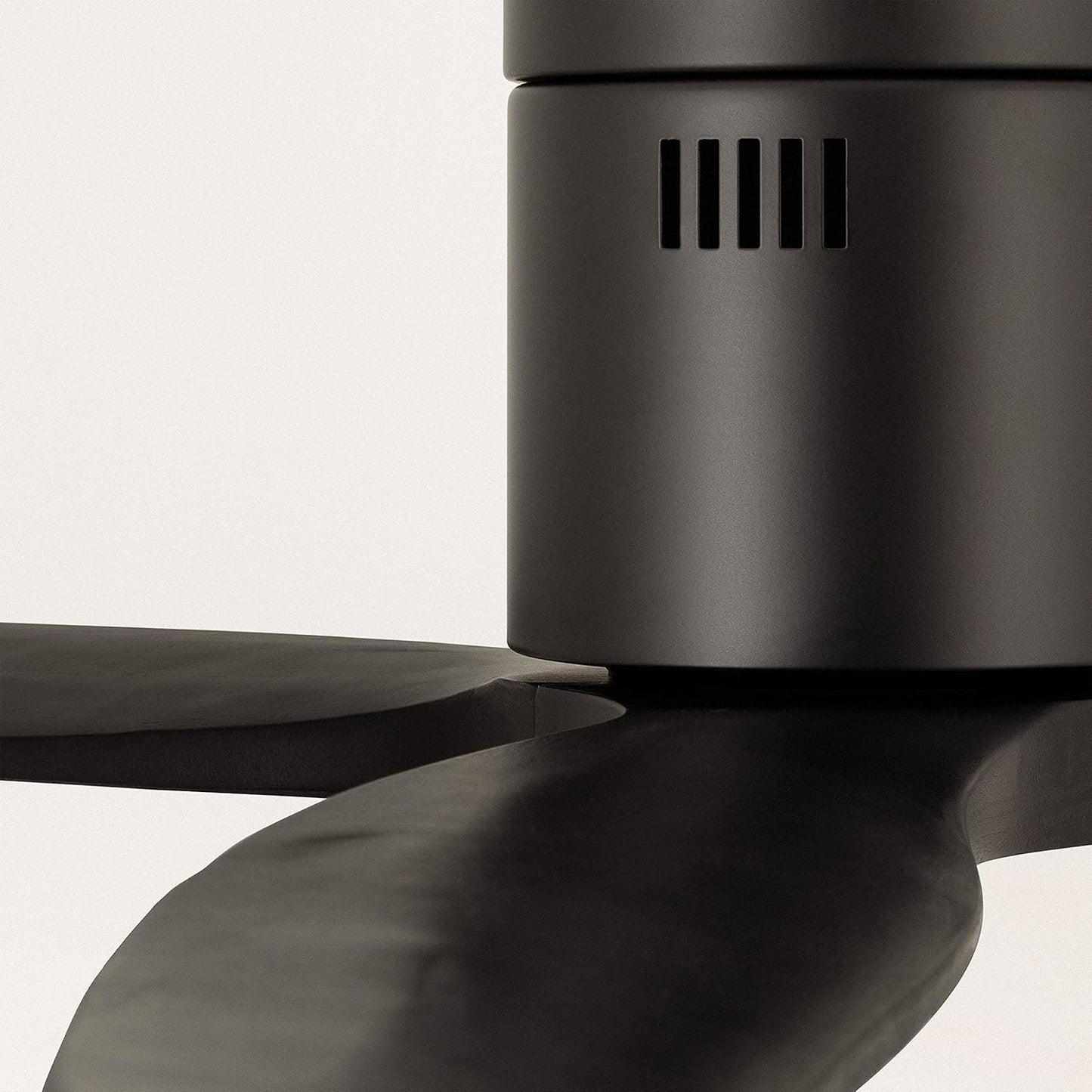 LuxiLamps - 3 Blad Plafondventilator - Moderne Zwarte Ventilator - 6 Snelheden - Bedienbaar Met Afstandsbediening - 132 cm - Zwart - Stille Ventilator