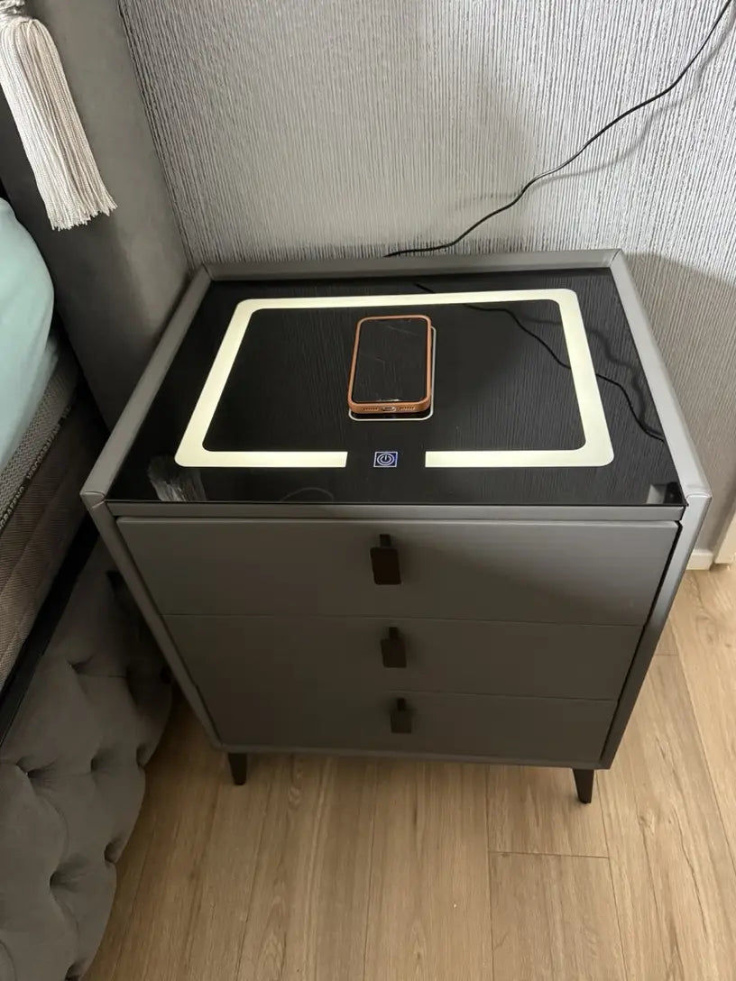 Nachtkast Met LED - 3 USB Poorten - Draadloos Opladen - Grijs - 3 Laden - 60x50x45cm - Slim Nachtkastje - Slaapkamer - 3 Kleuren LED