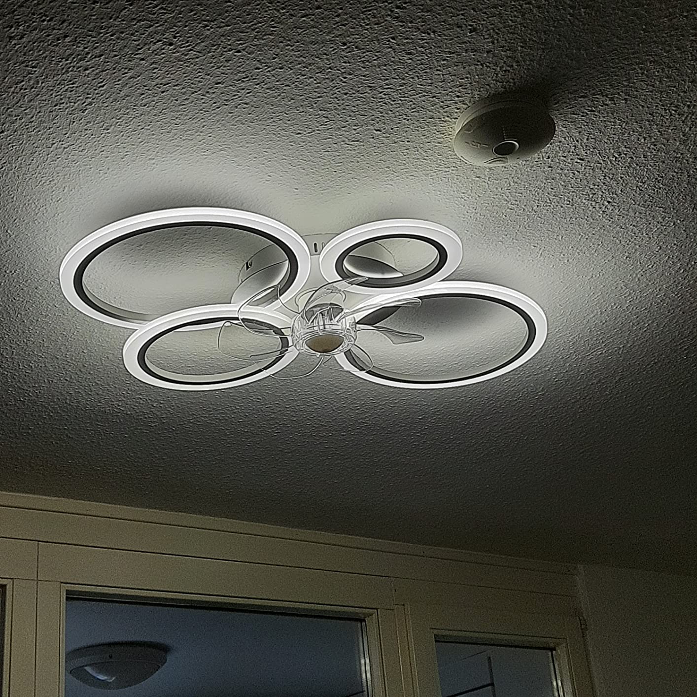 LuxiLamps - 4 Ringen LED Plafondventilator - Wit - 6 Snelheden - Smart lamp - Dimbaar Met Afstandsbediening & APP - Moderne Cirkel Ventilator Licht - Kroonluchter Ventilator