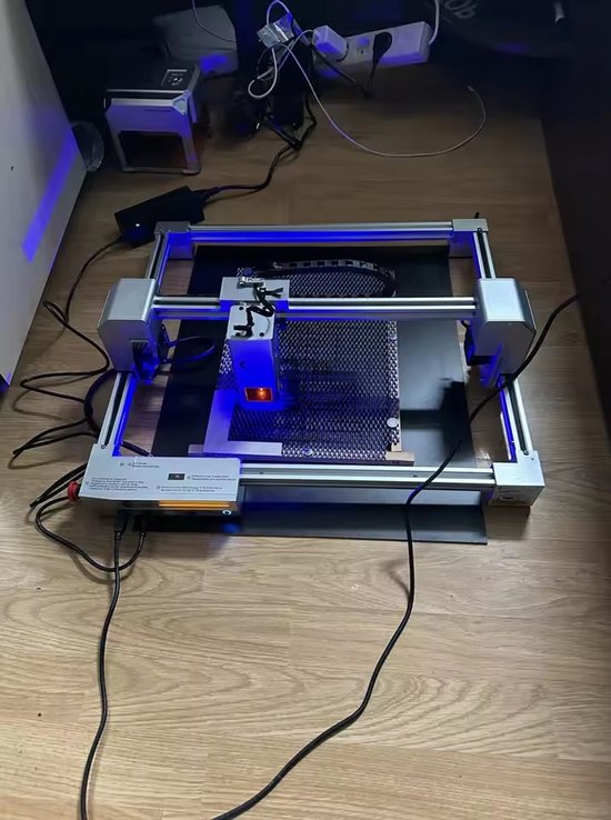 Laser Graveermachine JL9 - Laser Cutter - 20W - Lasergraveermachine - Met Dubbele Motor - Graveren - Display - WiFi App - 300x300 mm - Laser Snijmachine - Bedienbaar Met APP