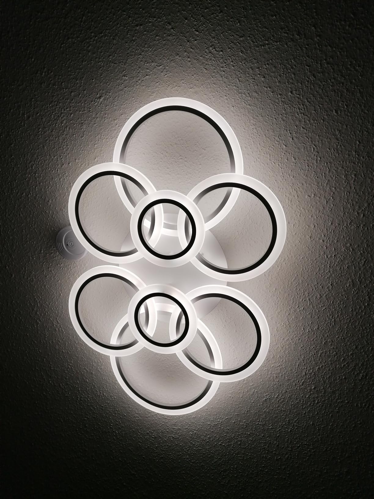 8 Ringen Plafondlamp - Kroonluchter - Wit - Dimbaar Met Afstandsbediening & App - Woonkamerlamp - 85 cm - LED Ringen Plafondlamp - 100W