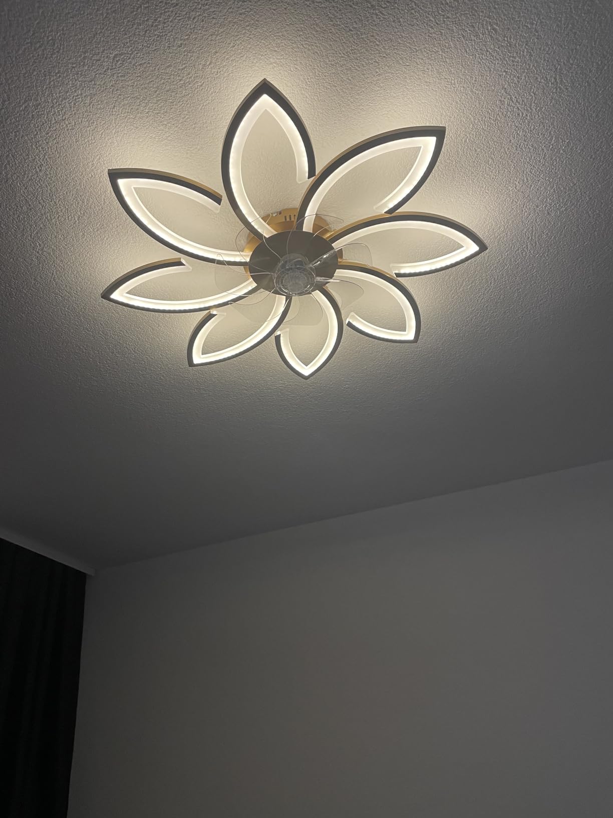 LuxiLamps - 8 Sterren Plafondlamp Met Ventilator - Goud - Met Afstandsbediening - Smart lamp - Dimbaar Met App - 6 Standen Ventilator - Woonkamerlamp - Moderne lamp - Plafoniere