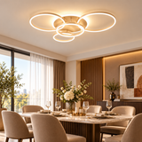 
Witte plafondlamp met vijf ringen in eetkamer