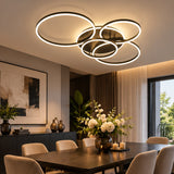 
Zwarte vijf-ringen LED plafondlamp in luxe eetkamer