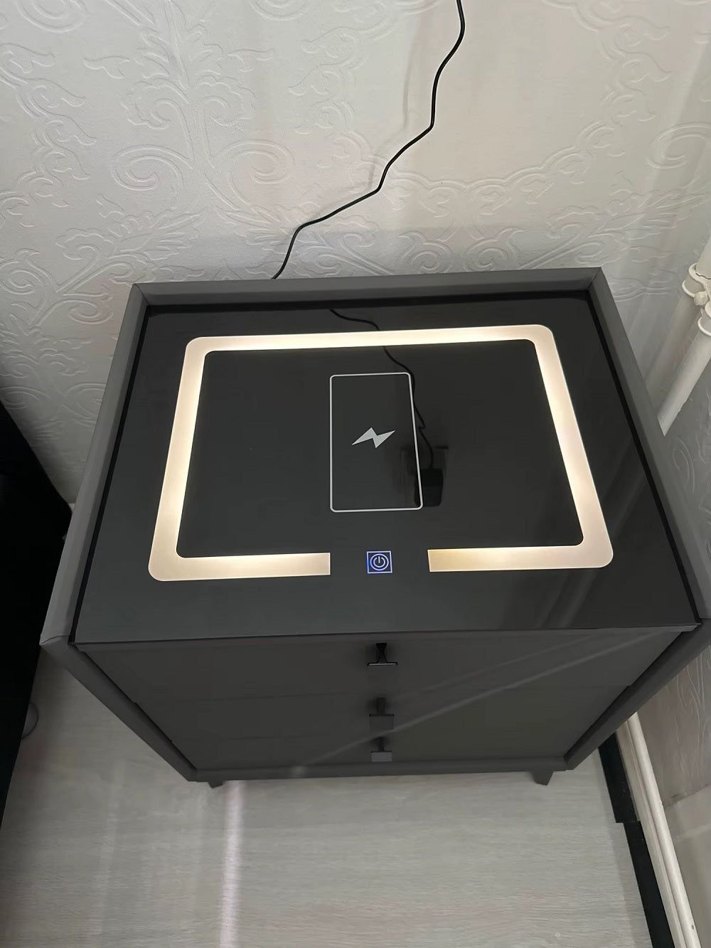 Nachtkast Met LED - 3 USB Poorten - Draadloos Opladen - Grijs - 3 Laden - 60x50x45cm - Slim Nachtkastje - Slaapkamer - 3 Kleuren LED