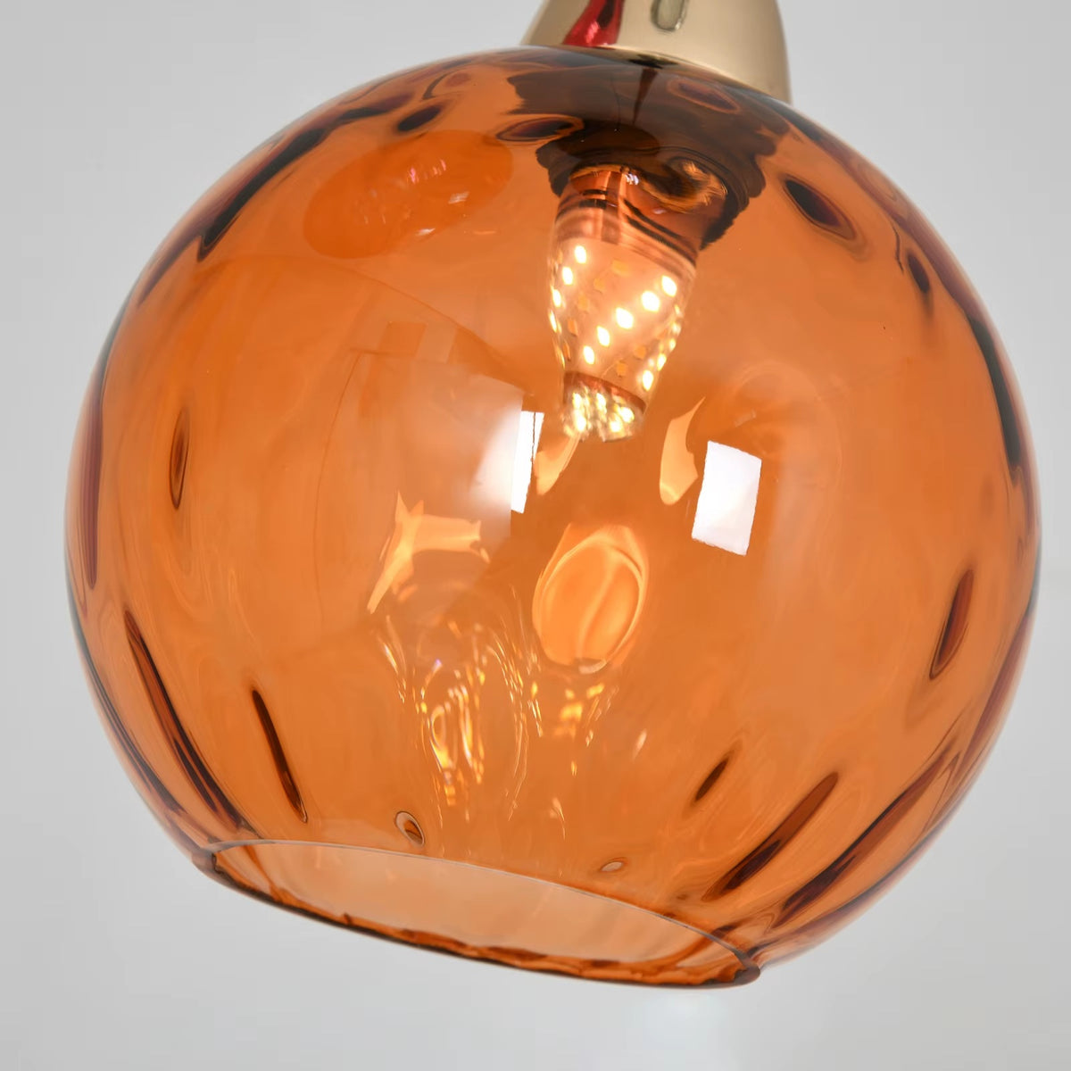 Close-up van de oranje glazen bol
