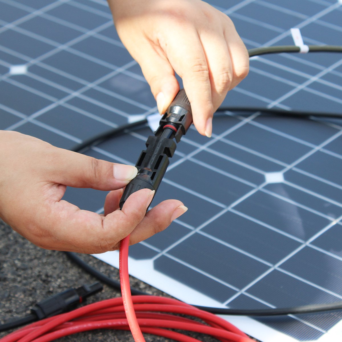 Zonnepanelen Compleet Pakket 400 Watt - 12 Volt - Camper - Plat Dak - Met Accu + Laadregelaar + Stekkers